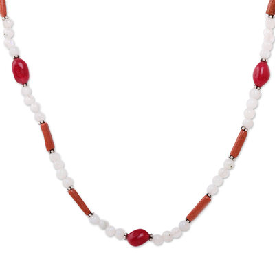 Lange Perlenkette mit mehreren Edelsteinen - Lange Perlenkette mit mehreren Edelsteinen in Braun und Weiß