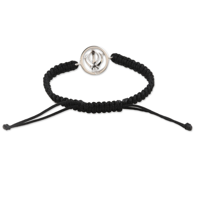 Makramee-Anhängerarmband aus Sterlingsilber - Schwarzes Makramee-Armband mit Khanda-Symbol aus Sterlingsilber