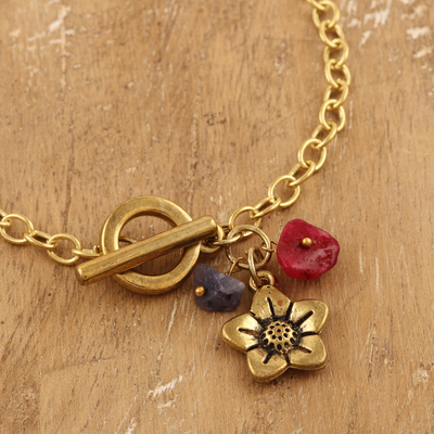 Achat-Charme-Armband - Florales Messing-Charm-Armband mit Achatsplittern aus Indien
