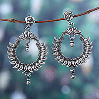 Pendientes colgantes de plata de ley, 'Aro de los Dioses' - Pendientes colgantes de plata de ley tradicionales elaborados en la India