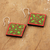 Pendientes colgantes de cerámica - Pendientes colgantes de cerámica verde y roja con motivos geométricos pintados a mano