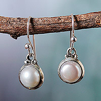 Pendientes colgantes de perlas cultivadas, 'Happy Pearl' - Pendientes colgantes de perlas cultivadas en color crema y plata de ley