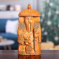 Escultura de madera, 'Abundancia y protección' - Escultura maestra de protección de madera Kadam tallada a mano