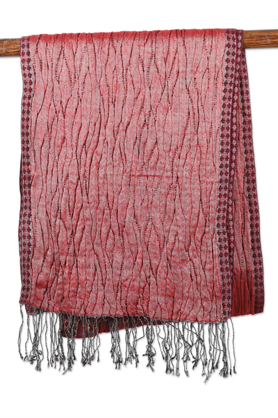Schal aus Wollmischung - Gewebter Fransenschal aus Wollmischung in Rot mit Wellenstruktur