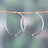 Pendientes de aro de plata de ley, 'Coiled Loop' - Pendientes de aro de plata de ley con detalles de cuentas y espirales