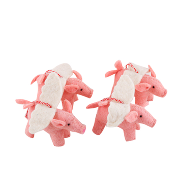Adornos de fieltro de lana (juego de 4) - Juego de 4 adornos de cerdo de fieltro de lana hechos a mano de la India