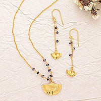 Conjunto de joyas de iolita bañadas en oro, 'Golden Ginkgo' - Conjunto de joyas de hojas de iolita bañadas en oro de 22 k de la India