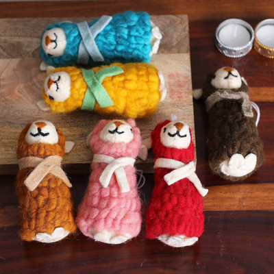 Wollornamente, (6er-Set) - Set mit 6 handgefertigten, bestickten Schaf-Ornamenten aus Wolle