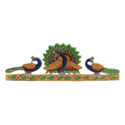 Holzmagnet, 'Peacock Glory' - Handgeschnitzter und bemalter Pfauenmagnet aus Kadamholz aus Indien