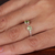 Anillo cruzado de peridoto - Anillo envolvente de plata de ley pulida con 2 piedras de peridoto