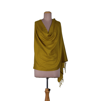 Mantón de lana - Mantón de lana amarillo con flecos y motivos geométricos tejidos a mano