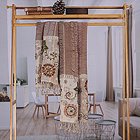 Mantón de lana bordado, 'Floral Flair' - Mantón de lana tejido a rayas con volantes y bordado floral