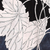 Handbemalter Seidenschal „Snow Clad Leaves“ – Handbemalter Seidenschal mit Rand und Blattmotiv aus Indien