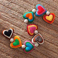 Guirnalda de fieltro de lana, 'Vivacious Love' - Guirnalda de fieltro de lana colorida con temática de corazón hecha en la India