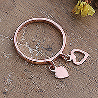 Rosévergoldeter Charm-Ring „Dancing Romance“ – romantischer, herzförmiger Charm-Ring mit 18-karätiger Rosévergoldung
