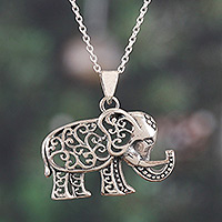 Collar colgante de plata de ley, 'Alma Afortunada' - Collar colgante de plata de ley con forma de elefante de la India