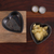 Cuencos de cerámica, (par) - Par de cuencos de cerámica negros en forma de corazón hechos a mano