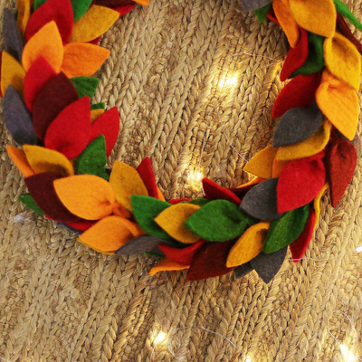 Corona de fieltro de lana - Corona de fieltro de lana frondosa hecha a mano en tonos naranja y rojo