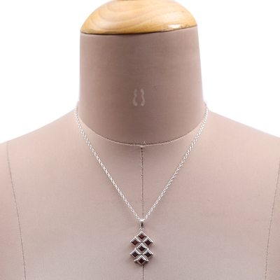 Halskette mit Granat-Anhänger - Halskette mit Anhänger aus hochglanzpoliertem, natürlichem 2-Karat-Granat