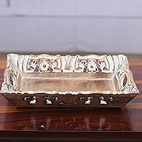 Dekoratives Tablett aus Holz, „Antique Heaven“ – handgefertigtes dekoratives Tablett in Weiß und Braun mit antikem Finish