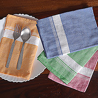 Baumwollservietten, „Festive Meals“ (4er-Set) – Set aus 4 handgewebten Baumwollservietten in bunten Farbtönen