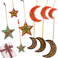 Set de regalo seleccionado, 'Luna y estrellas' - Set de regalo curado con 10 adornos de luna y estrella de madera pintados a mano