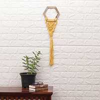 Baumwoll-Wandbehang, „Successful Harmony“ – handgewebter sechseckiger gelber Makramee-Baumwoll-Wandbehang