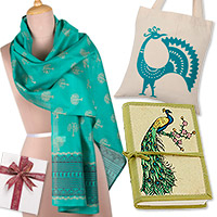 Kuratiertes Geschenkset „Peacock Tradition“ – Handgefertigtes, kuratiertes Geschenkset mit Pfauenmotiv in Grüntönen
