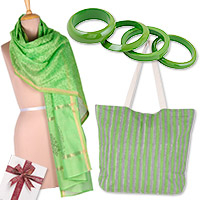 Kuratiertes Geschenkset „Green Dame“ – handgefertigtes, kuratiertes Geschenkset aus grüner Baumwolle, Seide und Holz
