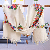 Wollschal, „Ivory Prime“ – Schal aus elfenbeinfarbener Wolle mit floraler Rayon-Stickerei und Fransen