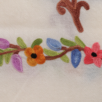 Chal de lana - Mantón de lana marfil con bordado floral de rayón y flecos