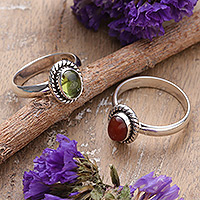 Peridot and onyx single-stone rings, 'Delight & Wonder' (set of 2) - Traditional Peridot and Onyx Single-Stone Rings (Set of 2)