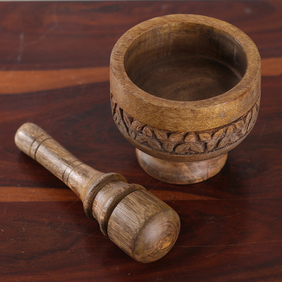 Wood mortar and pestle, 'Leafy Pleasure' - Hand-Carved Leafy Mango Wood Mortar and Pestle from India
