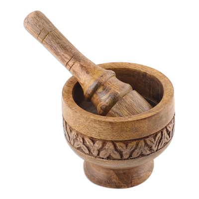 Wood mortar and pestle, 'Leafy Pleasure' - Hand-Carved Leafy Mango Wood Mortar and Pestle from India