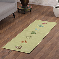 Estera de yoga de algodón bordada, 'Chakras en verde' (2x6) - Estera de yoga de algodón bordada con temática de chakras en verde (2x6)