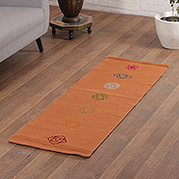 Estera de yoga de algodón bordada, 'Chakras en naranja' (2x6) - Estera de yoga de algodón bordada con temática de chakras en naranja (2x6)