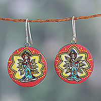 Pendientes colgantes de cerámica, 'Doncella meditativa' - Pendientes colgantes de cerámica redondos con temática de meditación pintados a mano