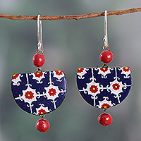 Pendientes colgantes de cerámica, 'Moroccan Rhapsody' - Pendientes colgantes de cerámica florales azules y rojos de la India