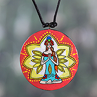 Collar colgante de cerámica, 'Doncella meditativa' - Collar colgante de cerámica redondo con temática de meditación pintada