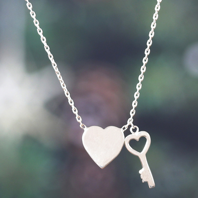 Collar colgante de plata esterlina - Collar con colgante de plata de ley en forma de corazón y llave