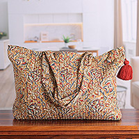 Gesteppte Baumwoll-Einkaufstasche, „Blooming Triumph“ – gesteppte Baumwoll-Einkaufstasche mit Blockdruck und Blumenkaramell