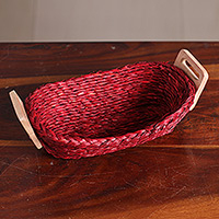 Cesta de fibra natural, 'Romantic Essentials' - Cesta de fibra de hierba Sabai roja tejida a mano con asas de madera