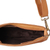 Umhängetasche aus Leder, „Caramel Lifestyle“ – verstellbare Umhängetasche aus karamellfarbenem Leder mit Korbmuster