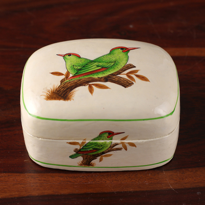 Caja decorativa de papel maché - Caja decorativa de papel maché verde y blanco con temática de pájaros