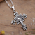 Halskette mit Anhänger aus Sterlingsilber, „Kreuzigung des Heiligen“ – Halskette mit Anhänger aus poliertem Sterlingsilber mit Kreuzigung