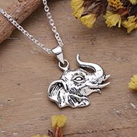 Collar colgante de plata de ley, 'Elephant Divinity' - Collar colgante clásico de plata de ley con forma de elefante
