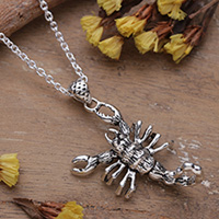 Collar colgante de plata de ley, 'Scorpion Delight' - Collar de plata de ley pulida con colgante de escorpión