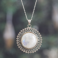 Collar colgante de piedra lunar arco iris, 'Misty Light' - Collar colgante de piedra lunar arco iris natural en forma de sol
