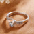 Topacio azul y anillo de cóctel de circonía cúbica - Azul Topacio Cúconia Cúconia Cóctel De Plata Esterlina