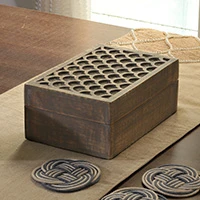 Mango wood box, 'Scallop Secrets' (large) - Sea-Themed Hand-Carved Large-Sized Scallop Mango Wood Box